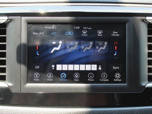 Used 2021 Chrysler Voyager LX image 9