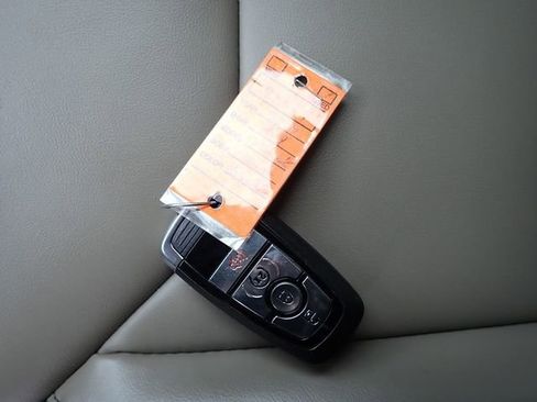 Used 2025 Ford Maverick Lariat image 30