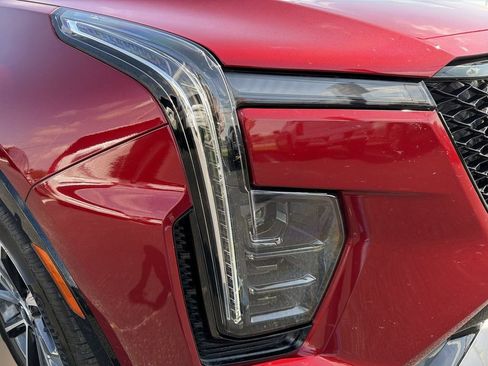 Certified 2024 Cadillac XT4 Sport FWD image 11