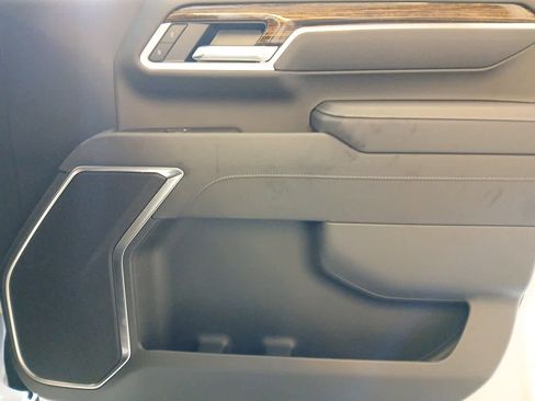 New 2025 GMC Sierra 2500 SLE w/ SLE Value Package; image 24