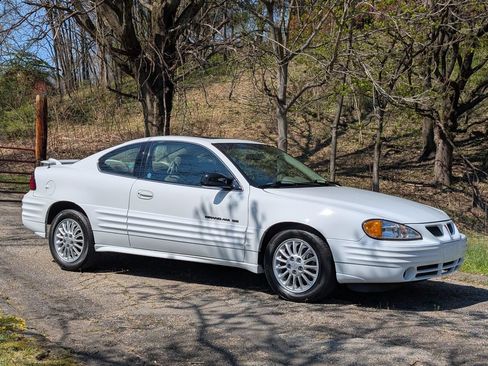 Used 2001 Pontiac Grand Am SE w/ Solid Value Appearance Pkg FWD image 8