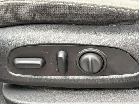 Used 2020 Chevrolet Equinox LS w/ LS Convenience Package image 24