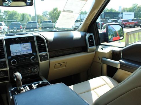 Used 2018 Ford F150 Lariat w/ Equipment Group 502A Luxury AWD/4WD image 17