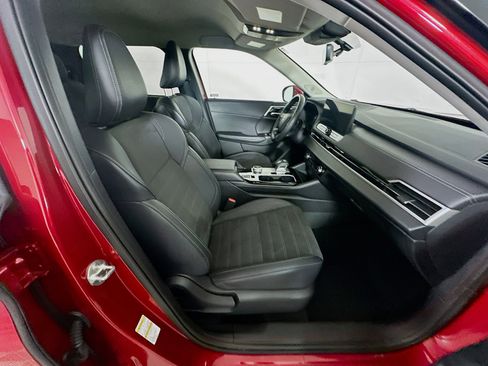 Used 2025 Mitsubishi Outlander SE image 32