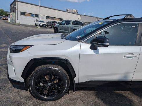 Used 2023 Toyota RAV4 XSE AWD/4WD image 2
