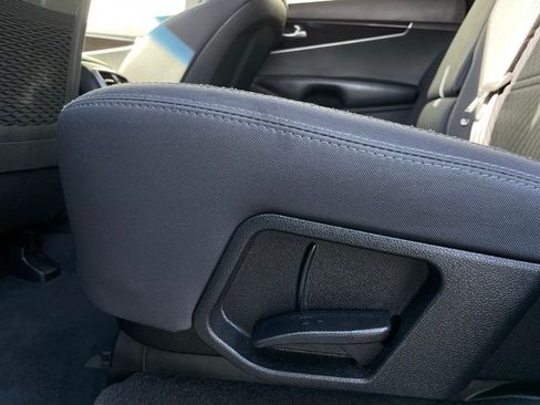 Used 2019 Kia Sorento LX image 37