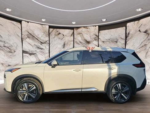 Used 2021 Nissan Rogue Platinum image 4