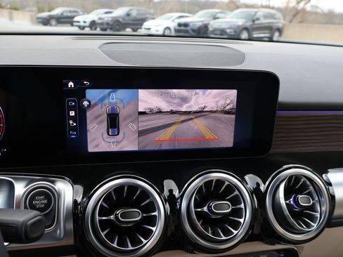 Used 2025 Mercedes-Benz GLB 250 4MATIC image 26