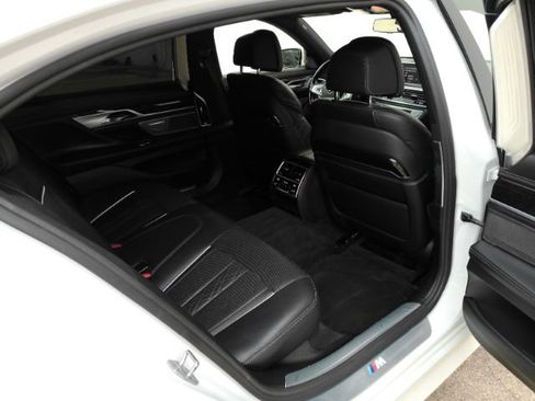 Used 2019 BMW 750i w/ Executive Package RWD image 28