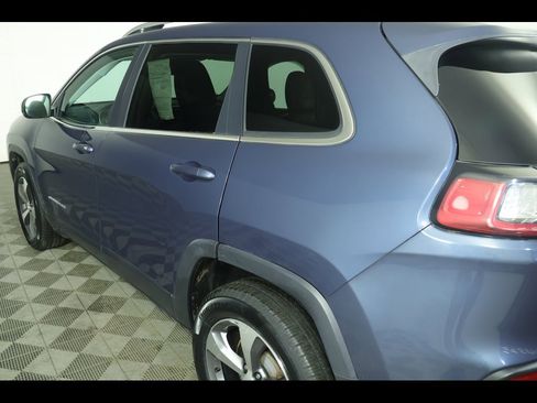 Used 2021 Jeep Cherokee Limited image 17