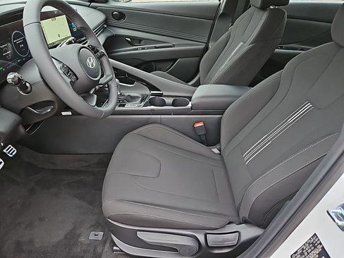 New 2025 Hyundai Elantra SEL image 10