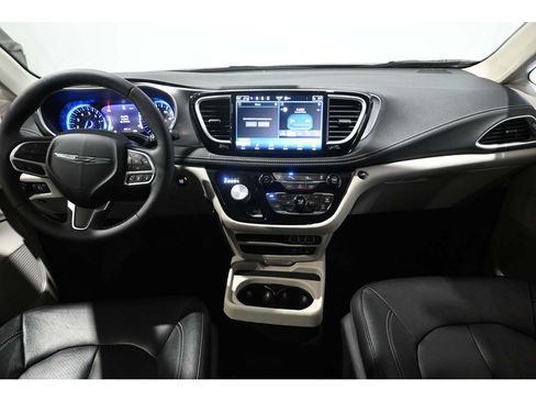 Used 2022 Chrysler Pacifica Touring-L FWD image 21