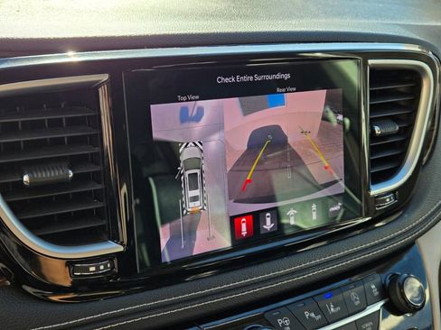 Used 2022 Chrysler Pacifica Limited image 27