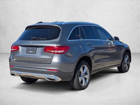Used 2018 Mercedes-Benz GLC 300 4MATIC image 4