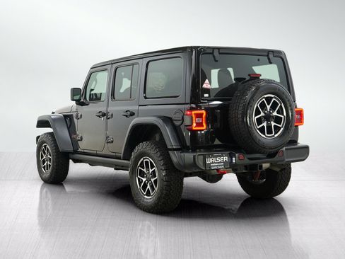 Used 2025 Jeep Wrangler Unlimited Rubicon w/ Convenience Group AWD/4WD image 5