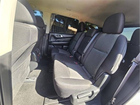 Used 2018 Nissan Pathfinder SV AWD/4WD image 17