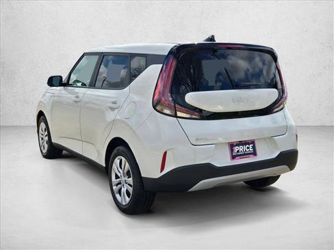 Used 2023 Kia Soul LX image 8