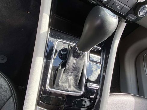 Used 2024 Jeep Compass Latitude image 18