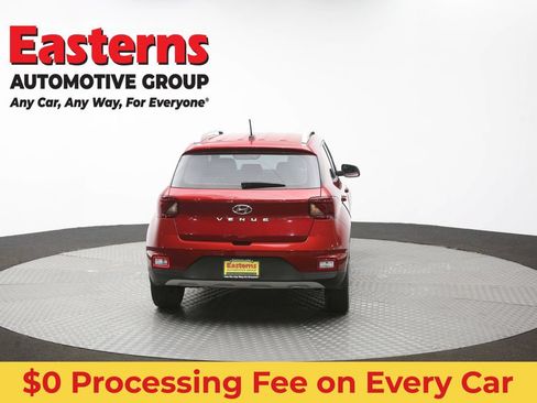 Used 2024 Hyundai Venue Limited FWD image 37