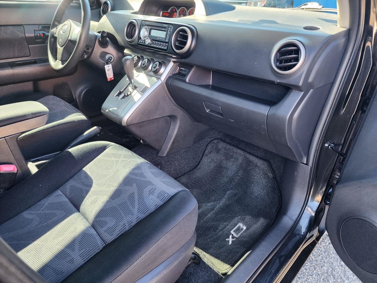 Used 2011 Scion xB FWD image 23