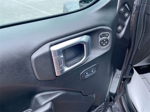 Used 2018 Jeep Wrangler Unlimited Sport S image 11