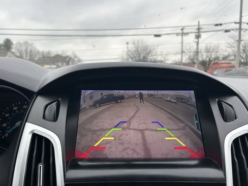 Used 2013 Ford Focus SE w/ SE Winter Pkg image 22