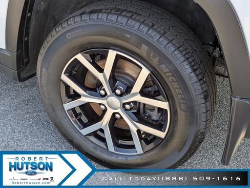Used 2025 Jeep Grand Cherokee L Limited w/ Luxury Tech Group II AWD/4WD image 9