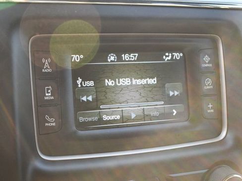 Used 2016 Jeep Grand Cherokee Laredo image 39