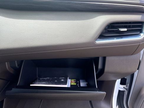 Used 2024 GMC Yukon XL SLT w/ SLT Luxury Package image 38