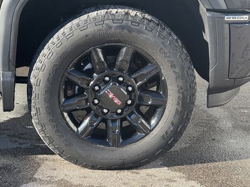 Used 2025 GMC Sierra 2500 AT4 w/ AT4 Premium Plus Package image 3