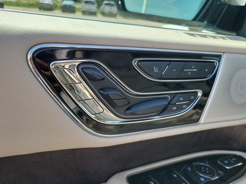 Used 2018 Lincoln Navigator Reserve w/ Technology Package AWD/4WD image 10