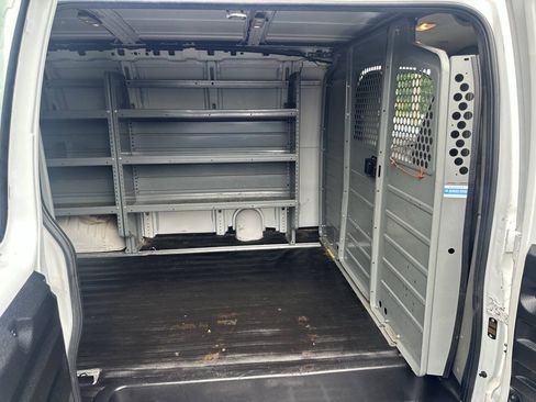 Used 2017 Chevrolet Express 2500 RWD image 17