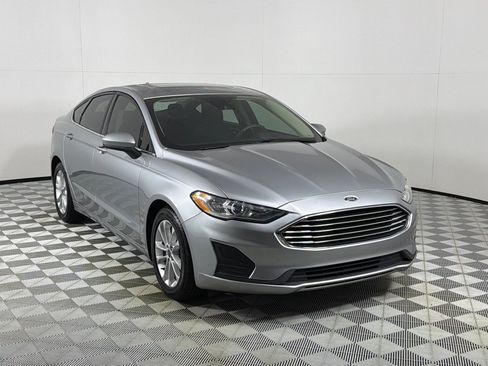 Used 2020 Ford Fusion SE FWD image 3