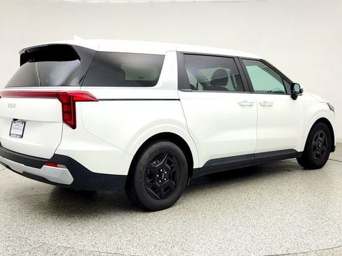 Used 2025 Kia Carnival FWD image 5