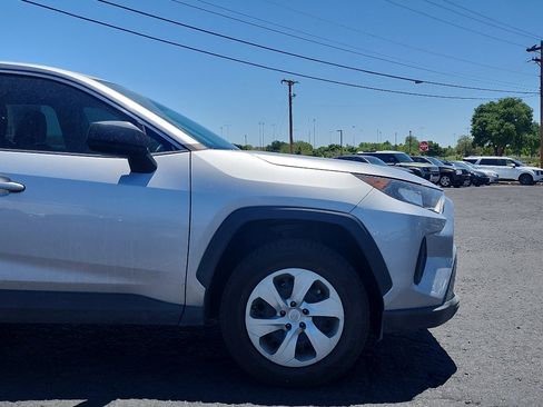 Used 2022 Toyota RAV4 LE AWD/4WD image 4