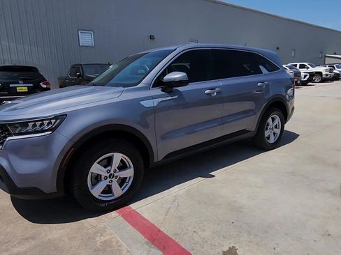 Used 2022 Kia Sorento LX AWD/4WD image 4