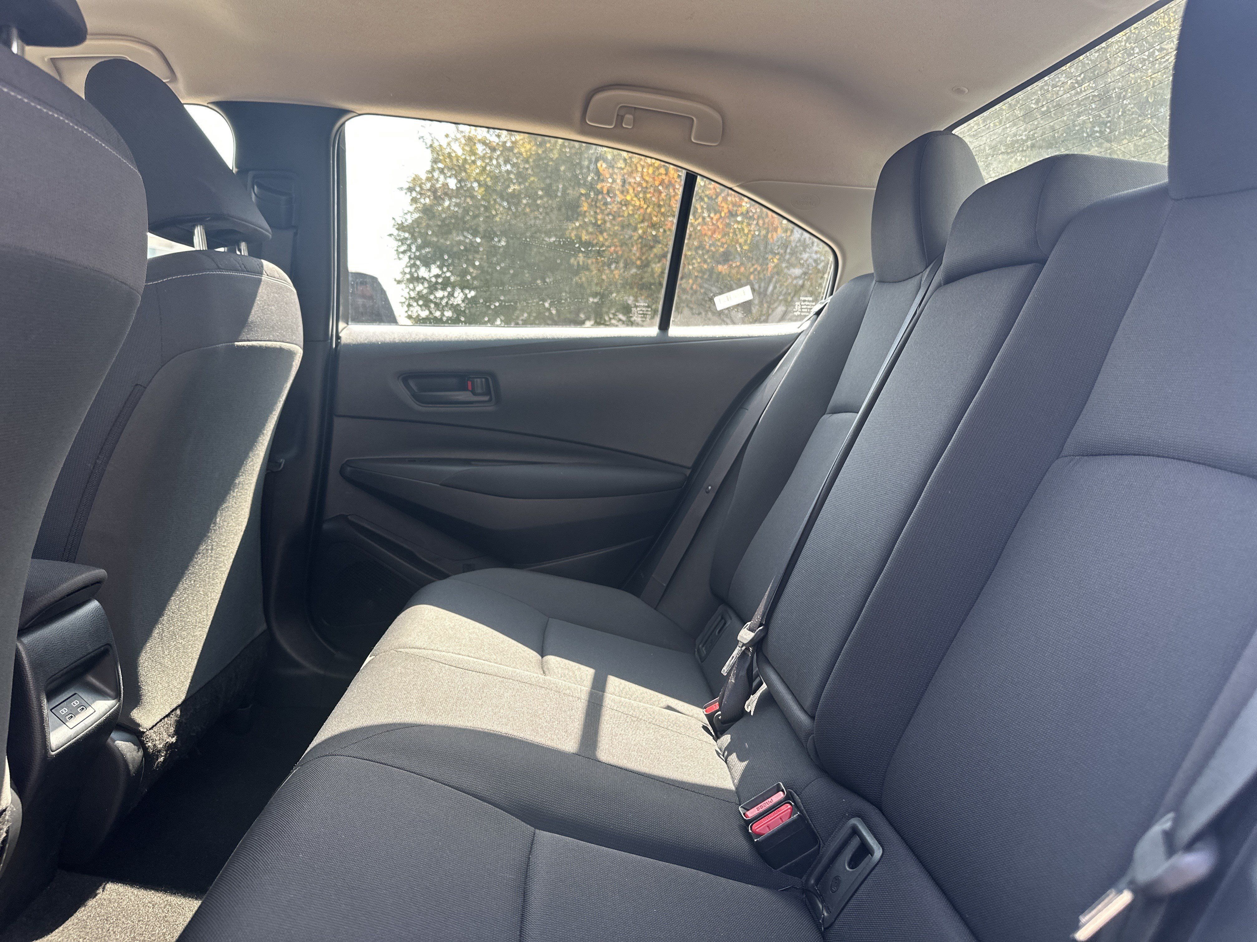 Used 2025 Toyota Corolla LE FWD image 30