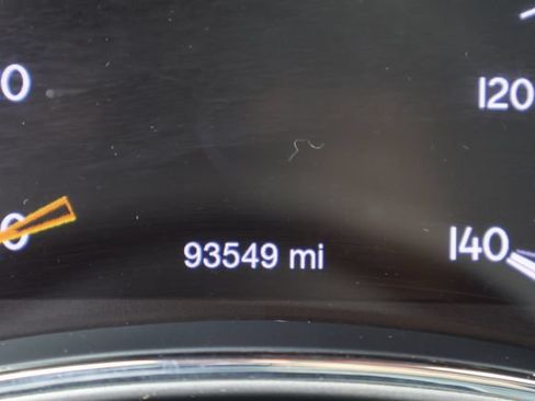 Used 2019 Jeep Grand Cherokee Laredo RWD image 2