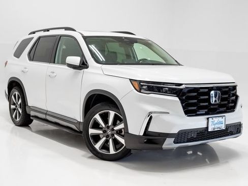 Used 2023 Honda Pilot Elite image 6