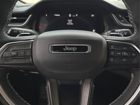 Used 2025 Jeep Grand Cherokee Altitude image 19