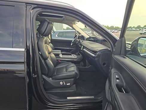 Used 2025 Lincoln Navigator Reserve AWD/4WD image 12