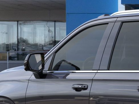 New 2026 Chevrolet Suburban LT image 36