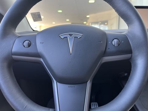 Used 2022 Tesla Model Y Performance AWD/4WD image 21