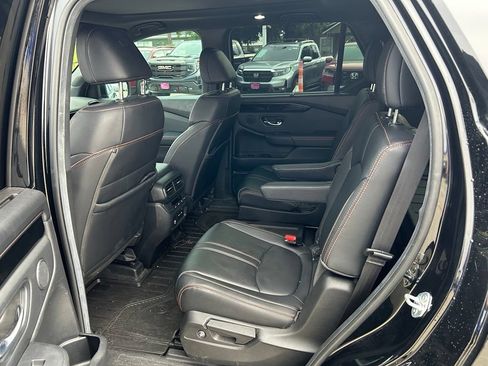 Used 2025 Honda Pilot TrailSport image 15