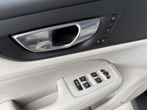 Used 2024 Volvo V60 B5 Cross Country Plus image 9