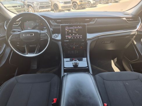 Used 2022 Jeep Grand Cherokee Laredo w/ Luxury Tech Group I AWD/4WD image 25