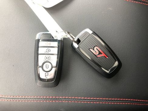 Used 2025 Ford Explorer ST image 31