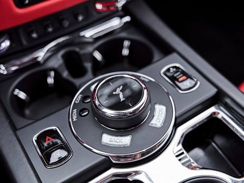 Used 2018 Rolls-Royce Wraith RWD image 69