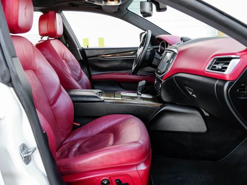 Used 2014 Maserati Ghibli image 33