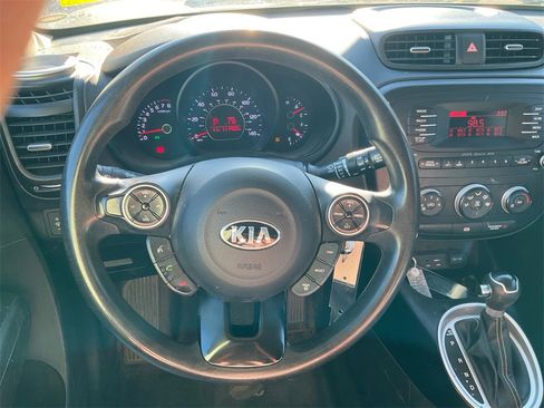 Used 2015 Kia Soul + image 21
